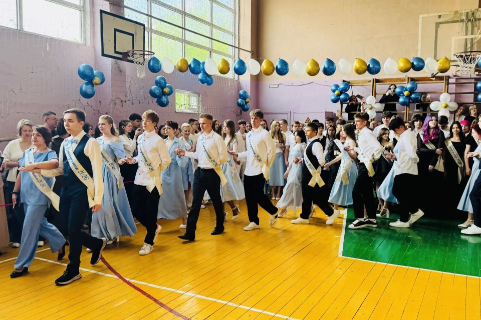 От Сходни до Кутузовского: в Химках прозвенел последний звонок для выпускников От Сходни до Кутузовского: в Химках прозвенел последний звонок для выпускников