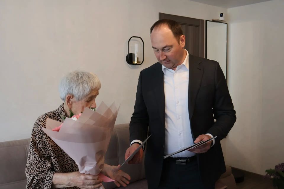Сергей Мужальских: Поздравил с 95-летием труженицу тыла Ларису Владимировну Зайцеву Сергей Мужальских: Поздравил с 95-летием труженицу тыла Ларису Владимировну Зайцеву