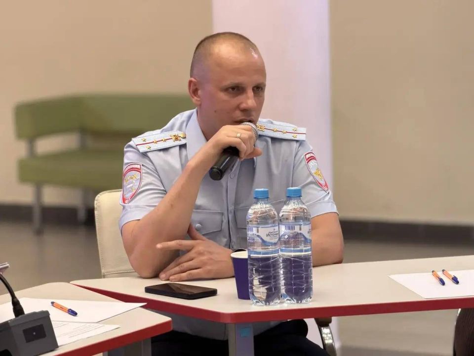 Накануне летних каникул сотрудники Госавтоинспекции УМВД России «Дмитровское» провели профилактическую беседу с родителями местных школьников Накануне летних каникул сотрудники Госавтоинспекции УМВД России «Дмитровское» провели профилактическую беседу с родителями местных школьников