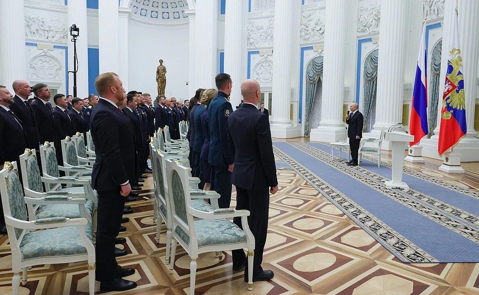 В Кремле прошла встреча с выпускниками президентской программы «Время героев» В Кремле прошла встреча с выпускниками президентской программы «Время героев»