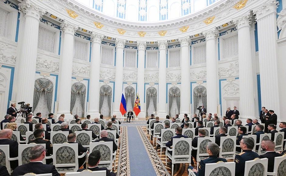В Кремле прошла встреча с выпускниками президентской программы «Время героев» В Кремле прошла встреча с выпускниками президентской программы «Время героев»