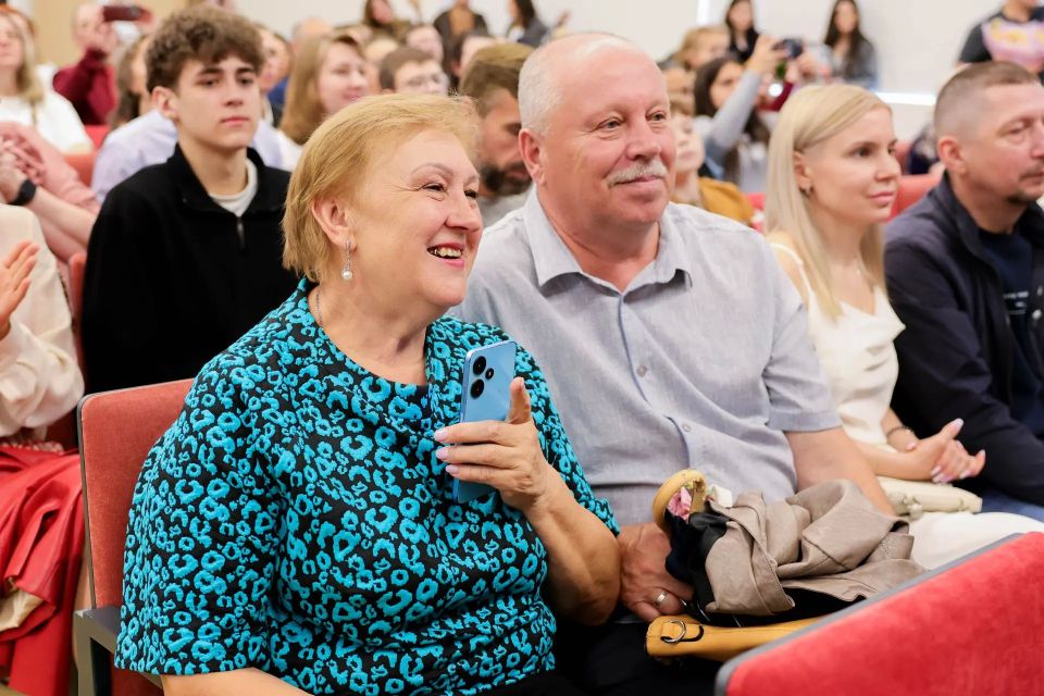 Не повторяется такое никогда: школьники прощаются со школьной порой Не повторяется такое никогда: школьники прощаются со школьной порой