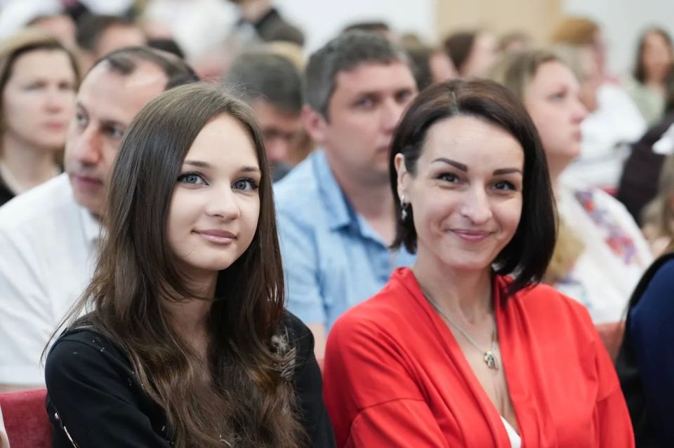 Андрей Воробьев: Сегодня для 142 тыс. выпускников Подмосковья звучит последний звонок — более 103 тыс Андрей Воробьев: Сегодня для 142 тыс. выпускников Подмосковья звучит последний звонок — более 103 тыс