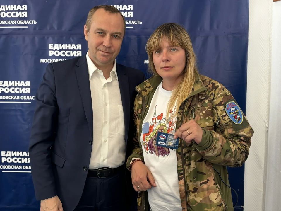 Алексей Малкин: Сегодня на заседании политсовета местного отделения Единой России вручил партийные билеты новым членам партии Алексей Малкин: Сегодня на заседании политсовета местного отделения Единой России вручил партийные билеты новым членам партии