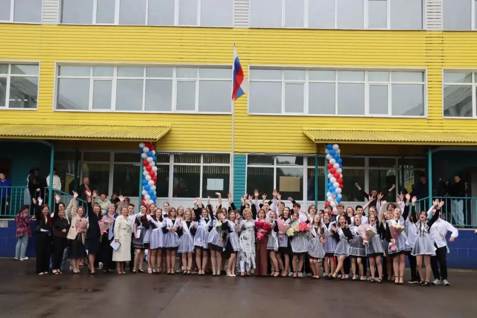 В школе №5 Ступино прозвенел последний звонок для одиннадцатиклассников В школе №5 Ступино прозвенел последний звонок для одиннадцатиклассников