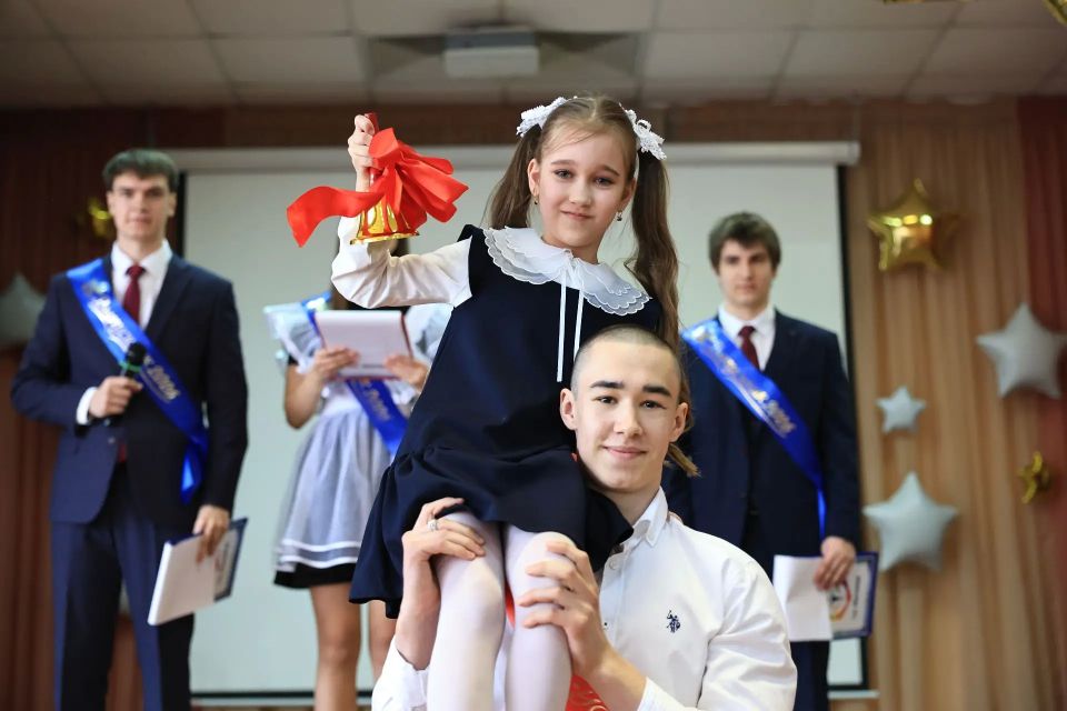 Не повторяется такое никогда: школьники прощаются со школьной порой Не повторяется такое никогда: школьники прощаются со школьной порой