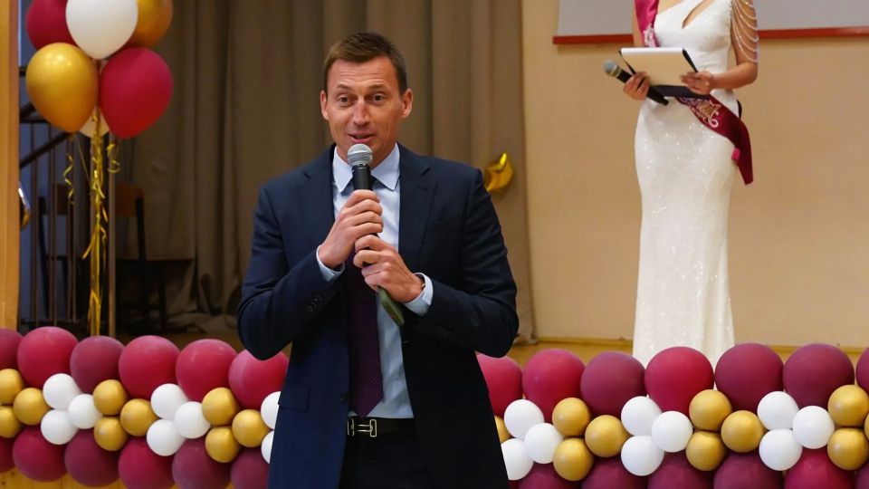 Будни и праздники: олимпиец Александр Легков посетил школы Долгопрудного Будни и праздники: олимпиец Александр Легков посетил школы Долгопрудного