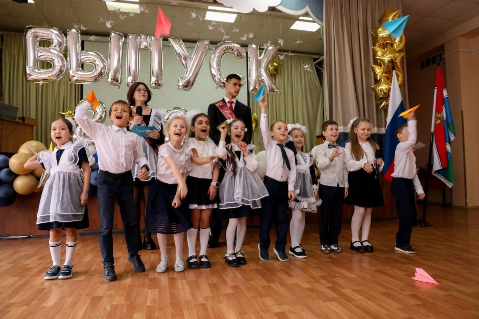 Не повторяется такое никогда: школьники прощаются со школьной порой Не повторяется такое никогда: школьники прощаются со школьной порой
