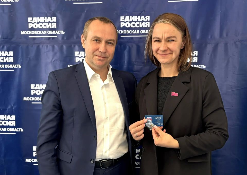 Алексей Малкин: Сегодня на заседании политсовета местного отделения Единой России вручил партийные билеты новым членам партии Алексей Малкин: Сегодня на заседании политсовета местного отделения Единой России вручил партийные билеты новым членам партии