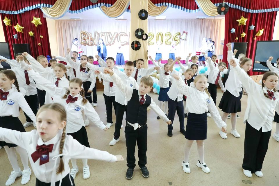 Последний звонок: он прозвучал для 800 выпускников школ Долгопрудного Последний звонок: он прозвучал для 800 выпускников школ Долгопрудного
