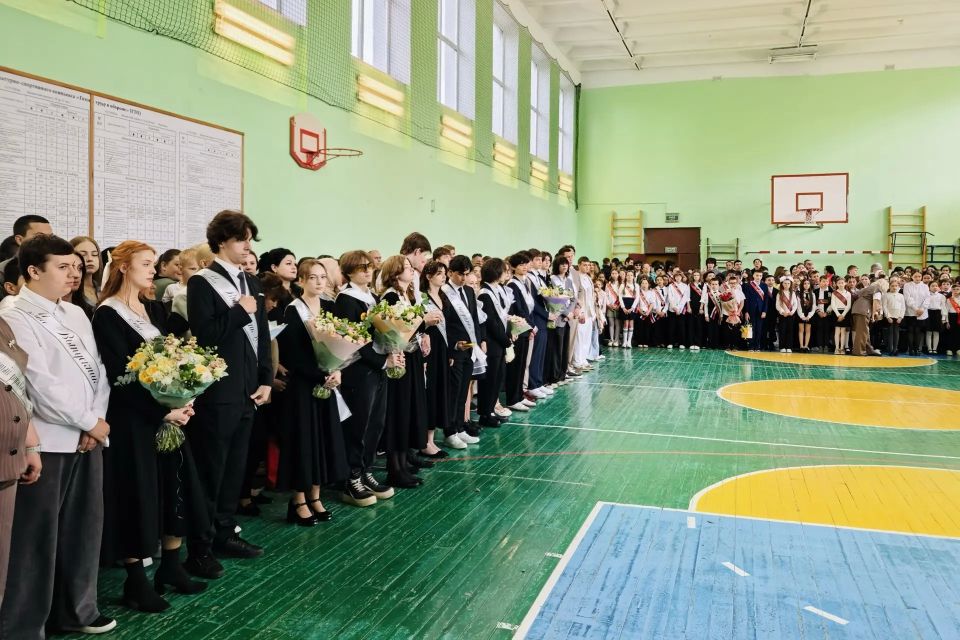 От Сходни до Кутузовского: в Химках прозвенел последний звонок для выпускников От Сходни до Кутузовского: в Химках прозвенел последний звонок для выпускников