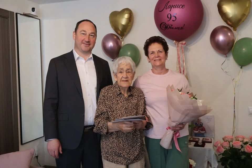 Сергей Мужальских: Поздравил с 95-летием труженицу тыла Ларису Владимировну Зайцеву Сергей Мужальских: Поздравил с 95-летием труженицу тыла Ларису Владимировну Зайцеву