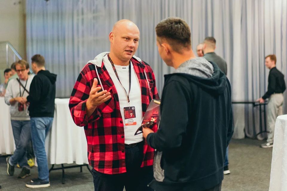 С чего начинается предприниматель? Чаще всего не со студенческой скамьи или модного коворкинга С чего начинается предприниматель? Чаще всего не со студенческой скамьи или модного коворкинга