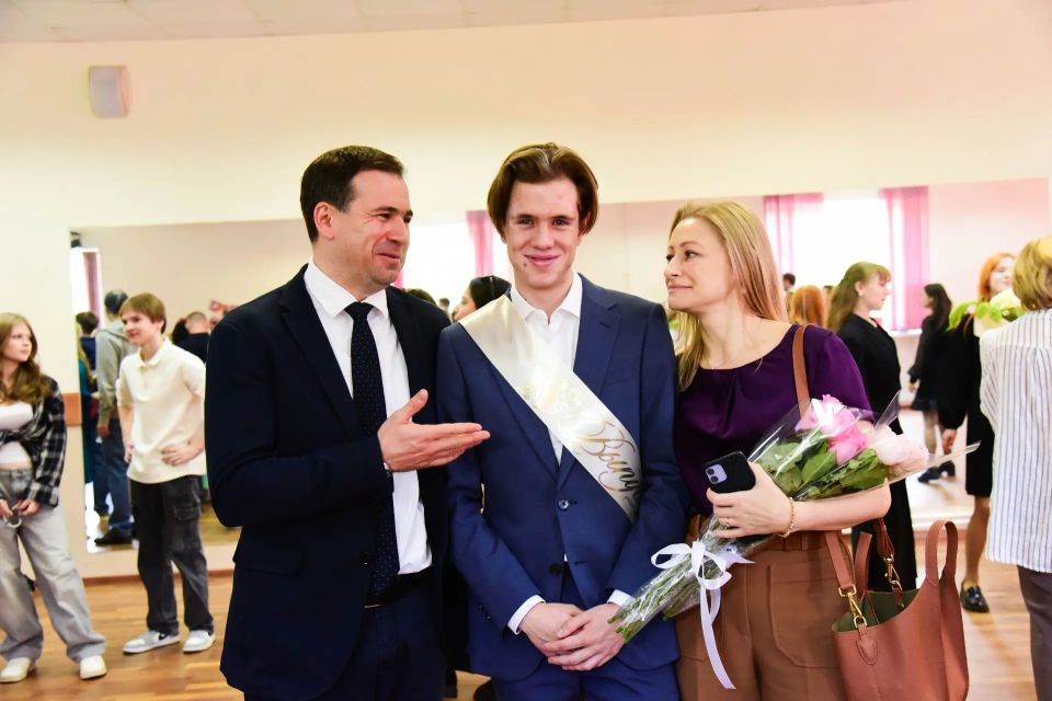 Не повторяется такое никогда: школьники прощаются со школьной порой Не повторяется такое никогда: школьники прощаются со школьной порой