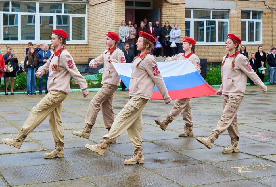 Михаил Собакин: Приветствовал выпускников, педагогов и родителей гимназии №2, где сегодня для одиннадцатиклассников прозвучал последний звонок Михаил Собакин: Приветствовал выпускников, педагогов и родителей гимназии №2, где сегодня для одиннадцатиклассников прозвучал последний звонок