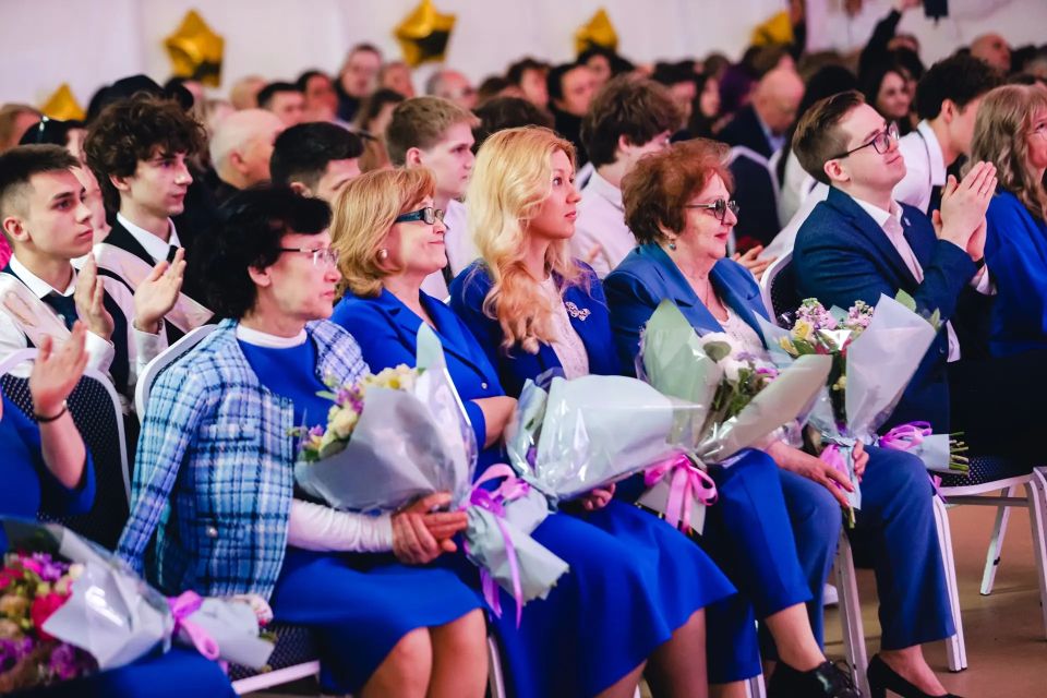 Последний звонок прозвучал для 5 тысяч выпускников Химок Последний звонок прозвучал для 5 тысяч выпускников Химок