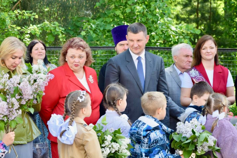Последний звонок. Сегодня он звенит в каждой школе Богородского округа Последний звонок. Сегодня он звенит в каждой школе Богородского округа