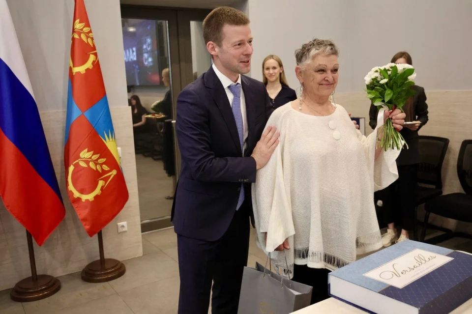 Сергей Юров: Вручили ключи от новых квартир жителям аварийных домов - участникам программы реновации Сергей Юров: Вручили ключи от новых квартир жителям аварийных домов - участникам программы реновации