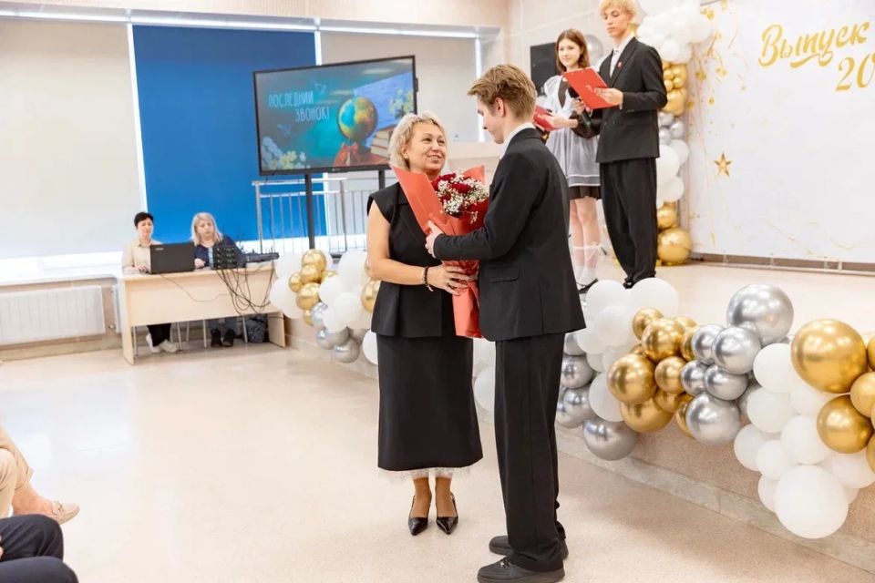 Руслан Заголовацкий: Сегодня особенный день — во всех школах Орехово-Зуевского округа прозвучали последние звонки Руслан Заголовацкий: Сегодня особенный день — во всех школах Орехово-Зуевского округа прозвучали последние звонки