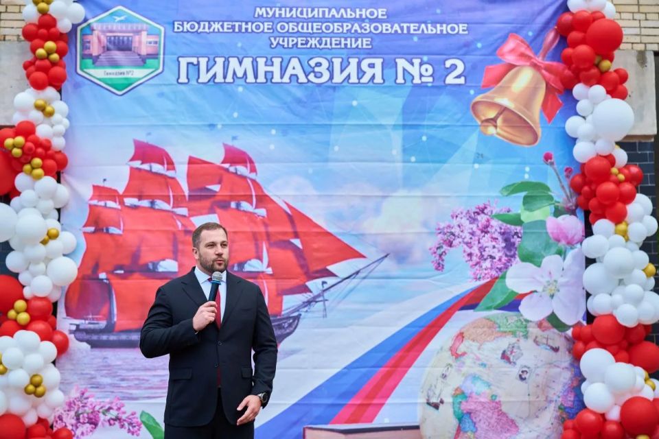 Михаил Собакин: Приветствовал выпускников, педагогов и родителей гимназии №2, где сегодня для одиннадцатиклассников прозвучал последний звонок Михаил Собакин: Приветствовал выпускников, педагогов и родителей гимназии №2, где сегодня для одиннадцатиклассников прозвучал последний звонок