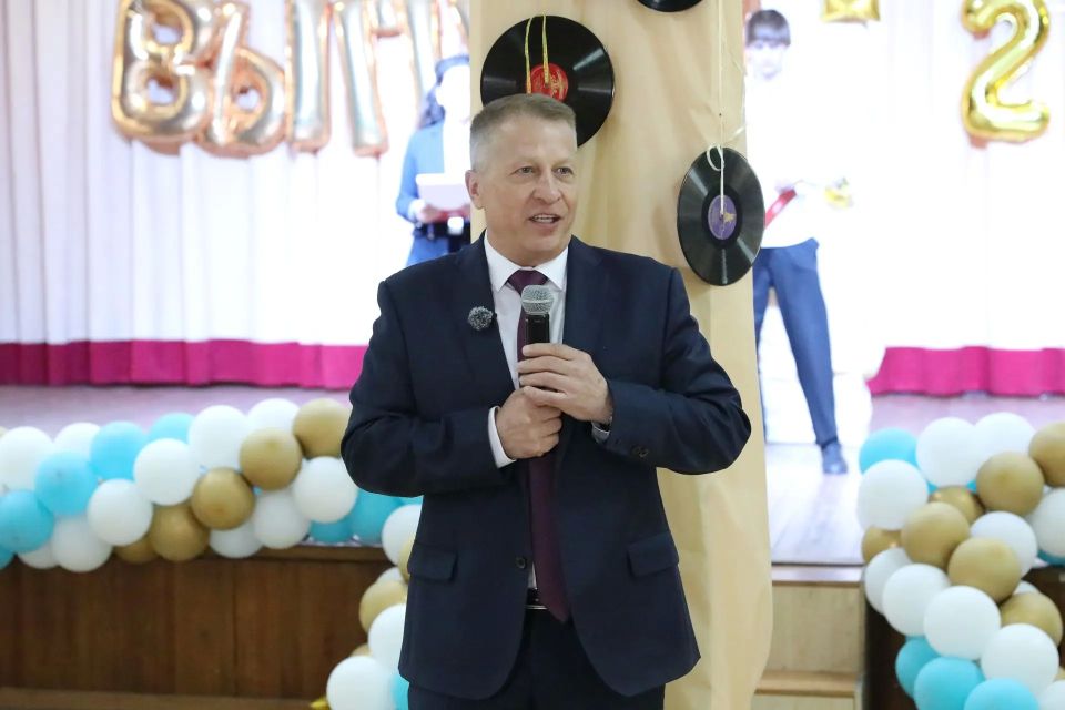 Последний звонок: он прозвучал для 800 выпускников школ Долгопрудного Последний звонок: он прозвучал для 800 выпускников школ Долгопрудного