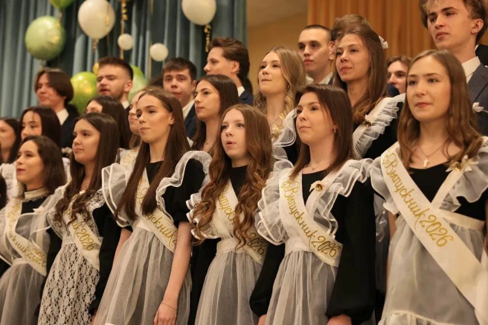 Игорь Трифонов: Сегодня для выпускников Королёва прозвенел последний звонок Игорь Трифонов: Сегодня для выпускников Королёва прозвенел последний звонок