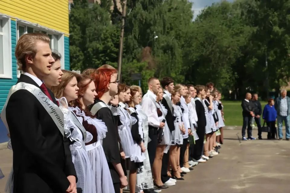 В школе №5 Ступино прозвенел последний звонок для одиннадцатиклассников В школе №5 Ступино прозвенел последний звонок для одиннадцатиклассников