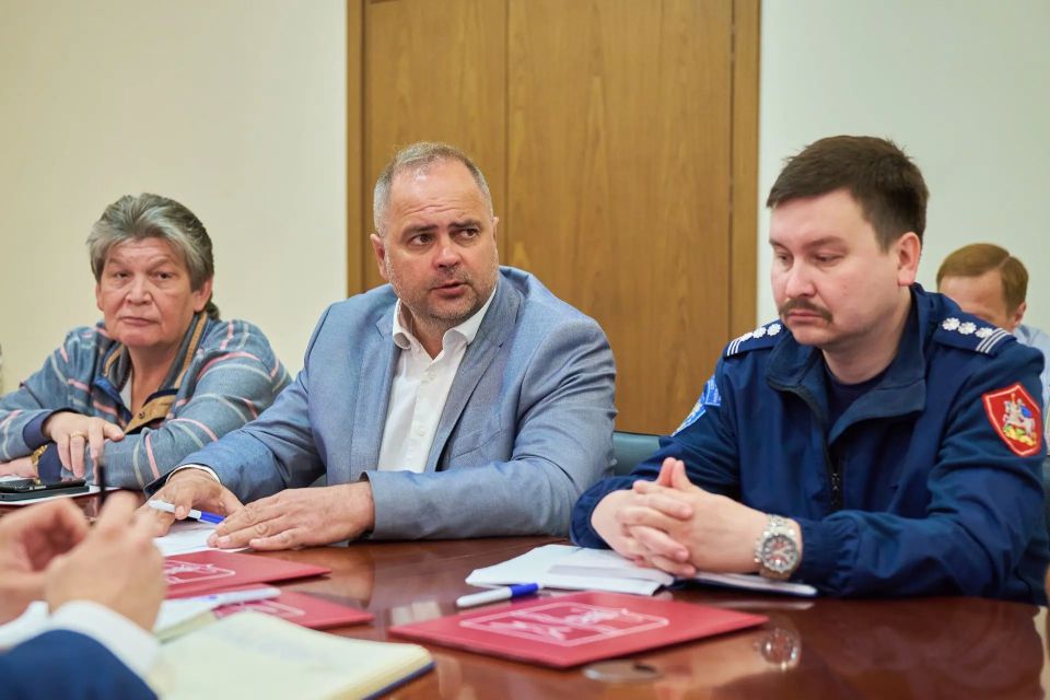 Михаил Собакин: В рамках часа по ЖКХ заслушал доклады профильных управлений, представителей управляющих компаний и ресурсоснабжающих организаций о подготовке к осенне-зимнему периоду Михаил Собакин: В рамках часа по ЖКХ заслушал доклады профильных управлений, представителей управляющих компаний и ресурсоснабжающих организаций о подготовке к осенне-зимнему периоду