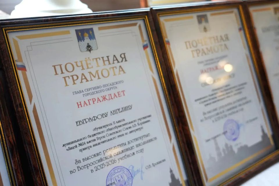 Последние звонки в наших школах уже отзвенели Последние звонки в наших школах уже отзвенели