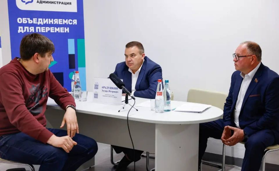 В образовательном центре «Лидер» прошла традиционная встреча с жителями в формате «выездной администрации» В образовательном центре «Лидер» прошла традиционная встреча с жителями в формате «выездной администрации»