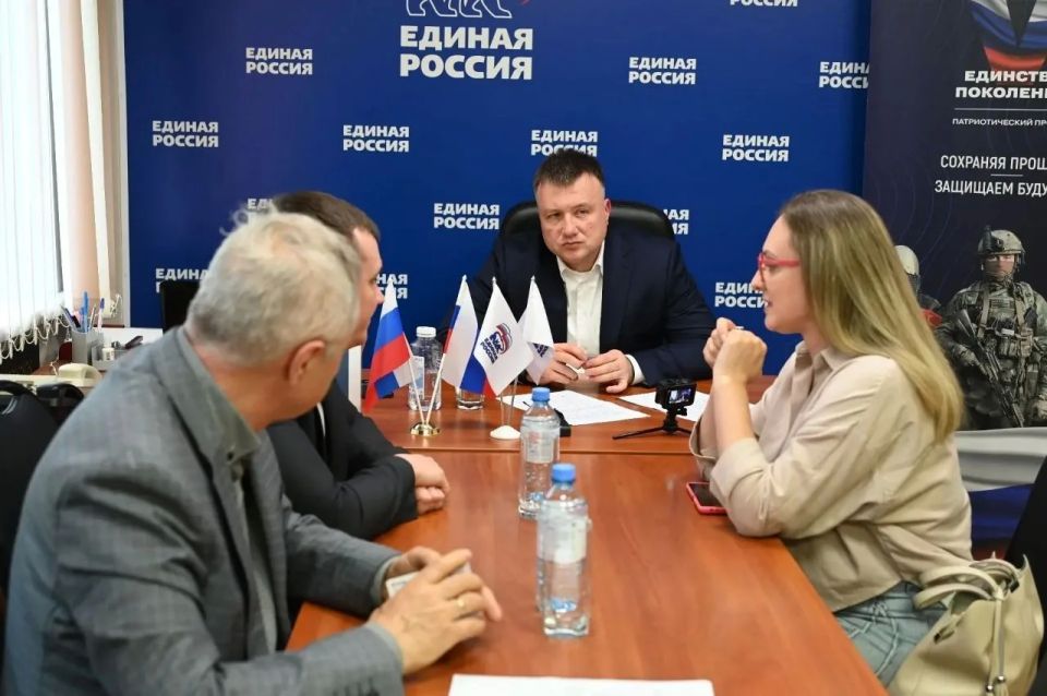 Глава Городского округа Серпухов Алексей Шимко провёл личный приём граждан в качестве секретаря местного отделения партии Единая Россия Глава Городского округа Серпухов Алексей Шимко провёл личный приём граждан в качестве секретаря местного отделения партии Единая Россия