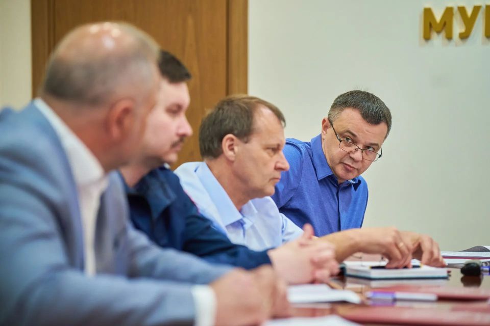 Михаил Собакин: В рамках часа по ЖКХ заслушал доклады профильных управлений, представителей управляющих компаний и ресурсоснабжающих организаций о подготовке к осенне-зимнему периоду Михаил Собакин: В рамках часа по ЖКХ заслушал доклады профильных управлений, представителей управляющих компаний и ресурсоснабжающих организаций о подготовке к осенне-зимнему периоду