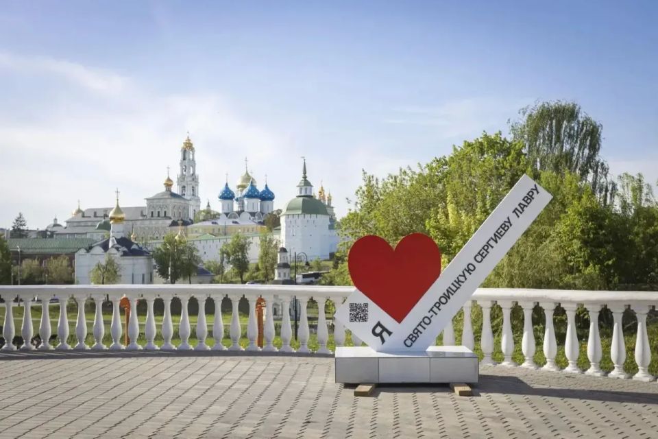 В День Святой Троицы наместник Троице-Сергиевой лавры, епископ Сергиево-Посадский и Дмитровский Кирилл приглашает жителей и гостей города на Блинную гору к 17:00