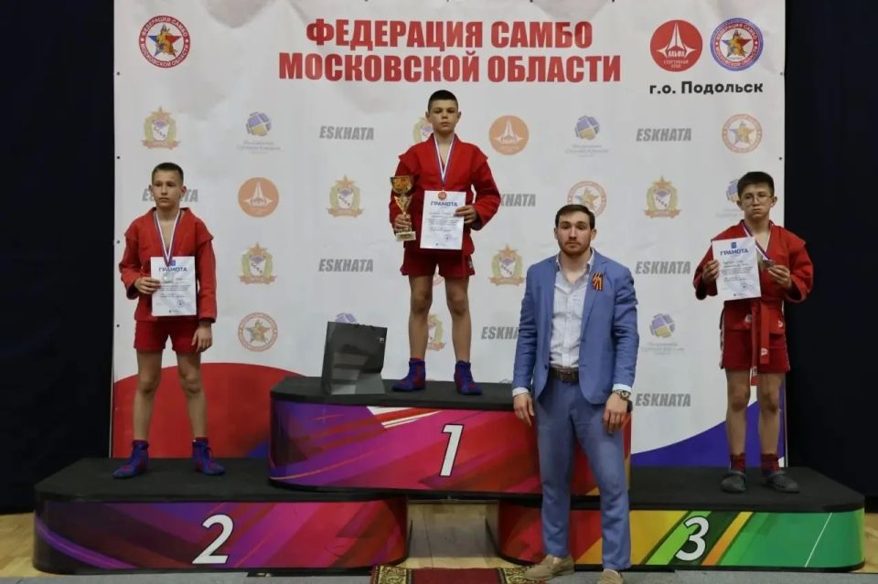 Михаил Собакин: Юные самбисты из Чехова заняли весь пьедестал на областных соревнованиях Михаил Собакин: Юные самбисты из Чехова заняли весь пьедестал на областных соревнованиях