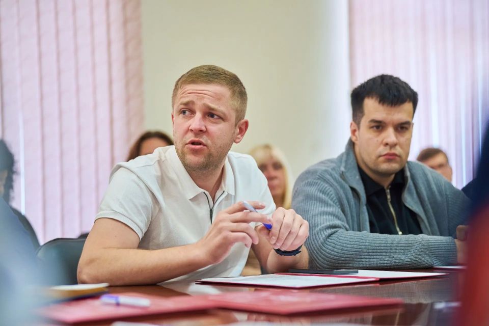 Михаил Собакин: В рамках часа по ЖКХ заслушал доклады профильных управлений, представителей управляющих компаний и ресурсоснабжающих организаций о подготовке к осенне-зимнему периоду Михаил Собакин: В рамках часа по ЖКХ заслушал доклады профильных управлений, представителей управляющих компаний и ресурсоснабжающих организаций о подготовке к осенне-зимнему периоду