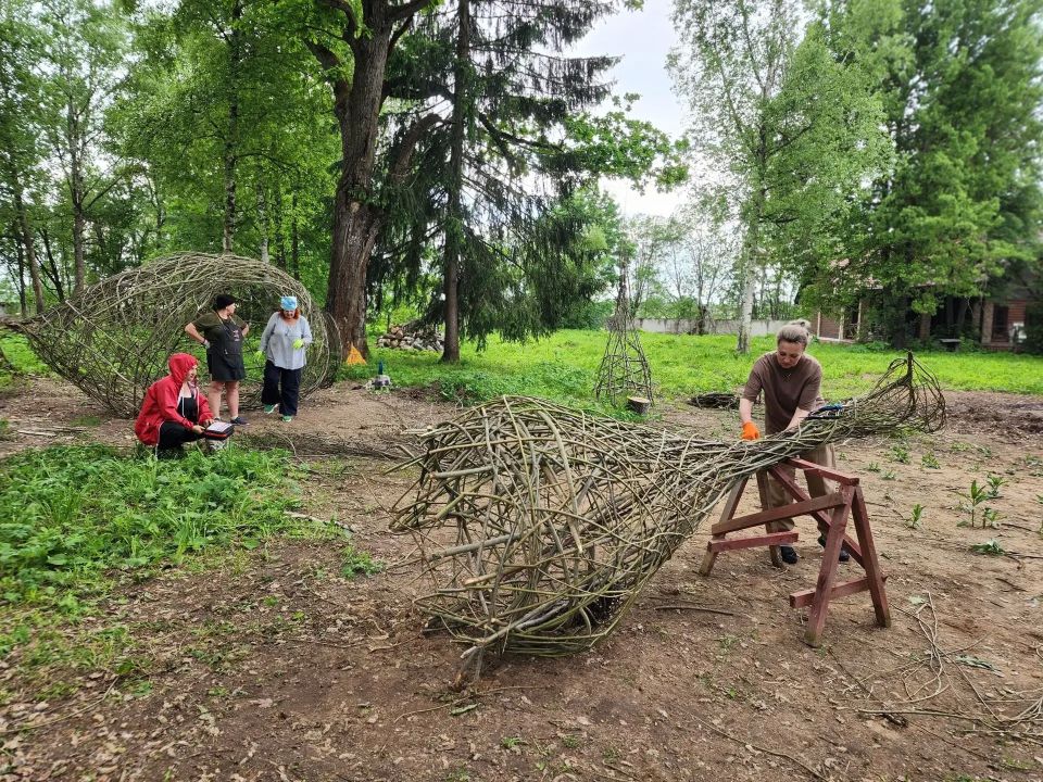 В парке «Посадской усадьбы» в д. Ярыгино появились новые арт-объекты, соединившие природу с древним ремеслом В парке «Посадской усадьбы» в д. Ярыгино появились новые арт-объекты, соединившие природу с древним ремеслом