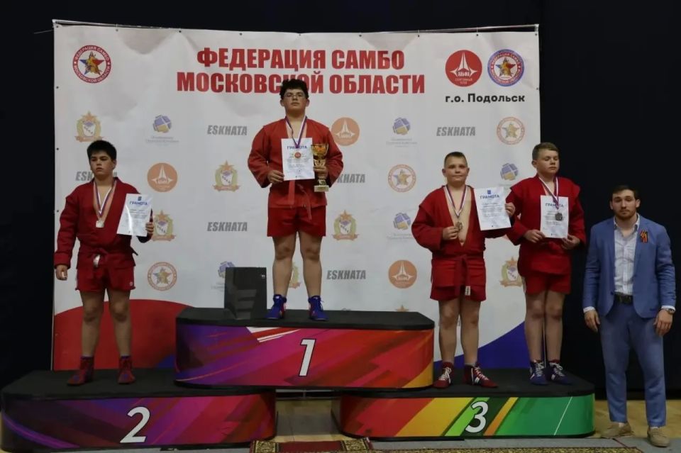Михаил Собакин: Юные самбисты из Чехова заняли весь пьедестал на областных соревнованиях Михаил Собакин: Юные самбисты из Чехова заняли весь пьедестал на областных соревнованиях