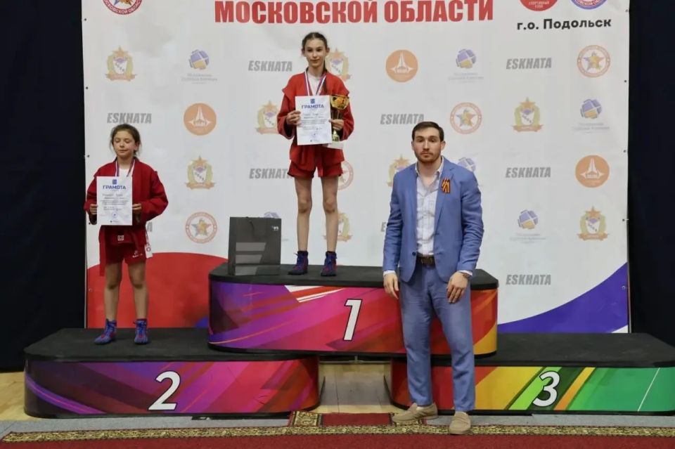 Михаил Собакин: Юные самбисты из Чехова заняли весь пьедестал на областных соревнованиях Михаил Собакин: Юные самбисты из Чехова заняли весь пьедестал на областных соревнованиях