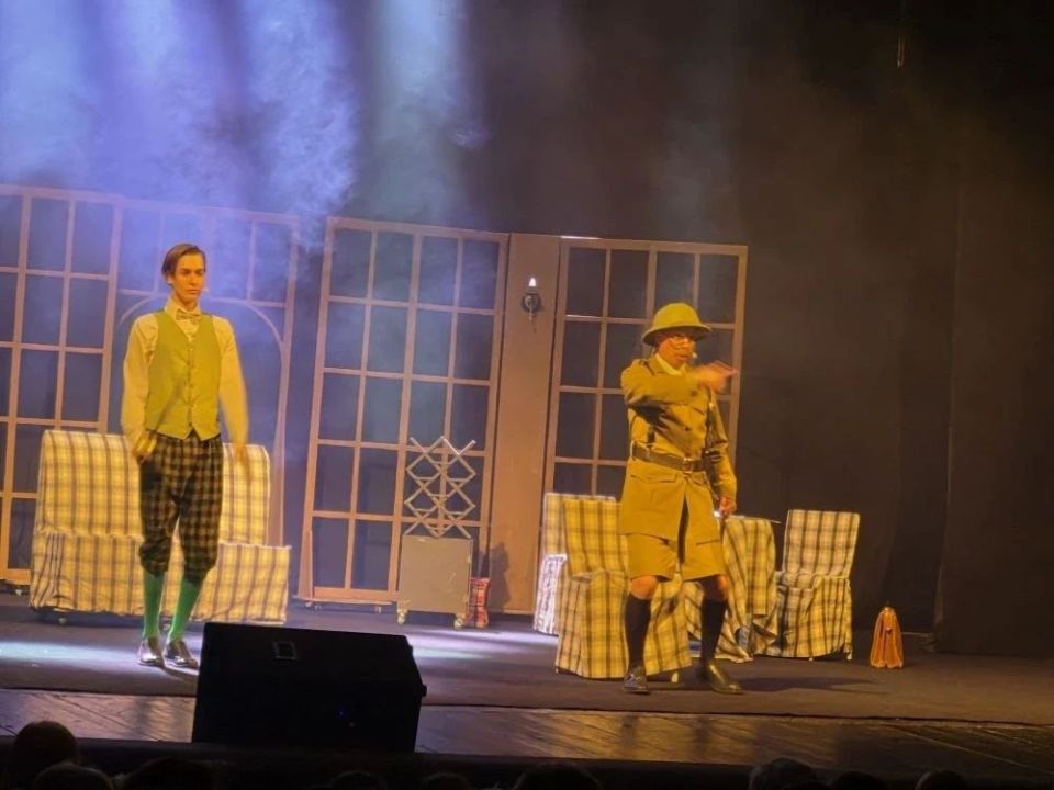 Полный зрительный зал Национального академического драматического театра имени Якуба Коласа, затянувшиеся на десять минут овации по окончании спектакля… Полный зрительный зал Национального академического драматического театра имени Якуба Коласа, затянувшиеся на десять минут овации по окончании спектакля…