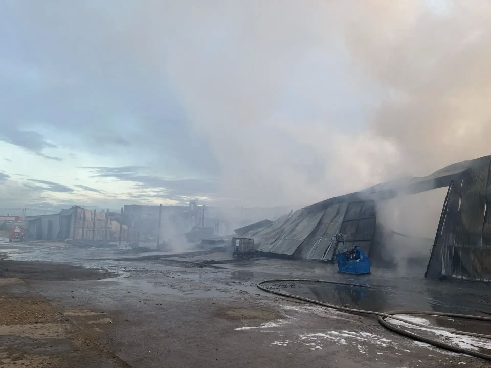 Пожар на мебельном складе в Долгопрудном ликвидирован Пожар на мебельном складе в Долгопрудном ликвидирован