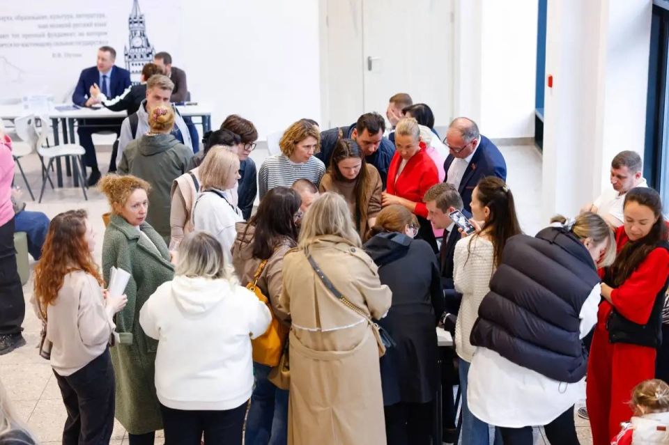 В образовательном центре «Лидер» прошла традиционная встреча с жителями в формате «выездной администрации» В образовательном центре «Лидер» прошла традиционная встреча с жителями в формате «выездной администрации»