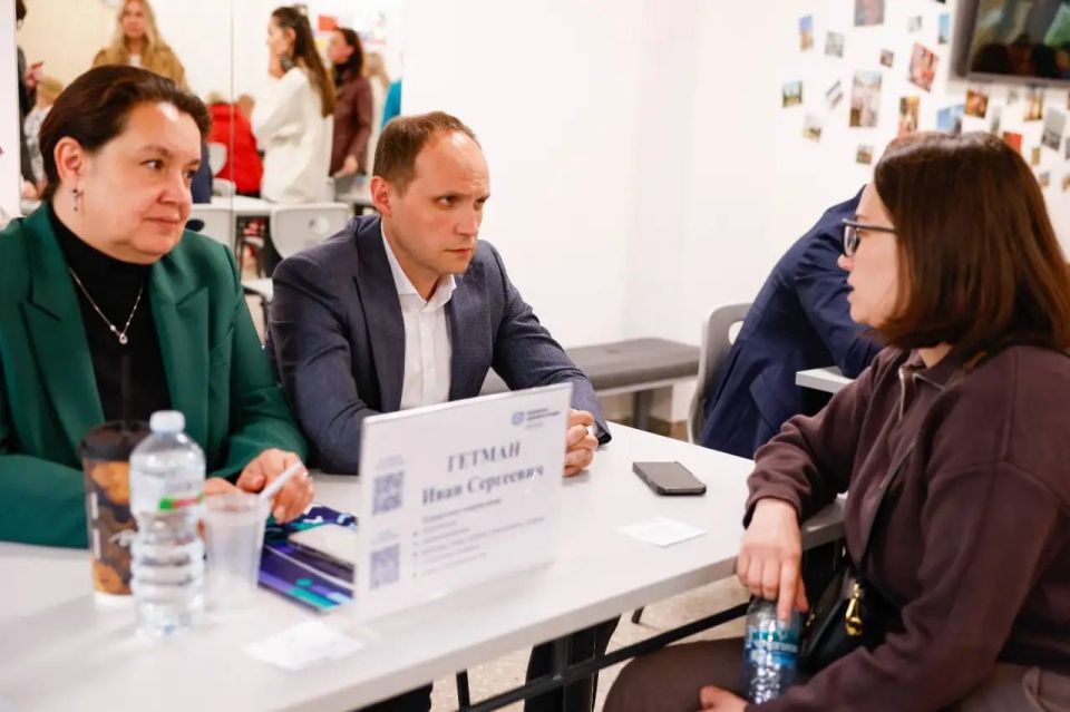 В образовательном центре «Лидер» прошла традиционная встреча с жителями в формате «выездной администрации» В образовательном центре «Лидер» прошла традиционная встреча с жителями в формате «выездной администрации»