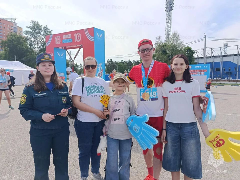 Спорт и безопасность: сотрудники МЧС России провели профилактические беседы на «Забеге РФ» в Раменском Спорт и безопасность: сотрудники МЧС России провели профилактические беседы на «Забеге РФ» в Раменском