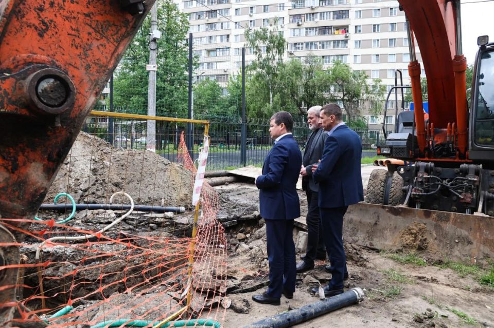 Совместно с директором Раменского водоканала Эдуард Малышев провёл выездное обследование канализационного коллектора на улице Свободы Совместно с директором Раменского водоканала Эдуард Малышев провёл выездное обследование канализационного коллектора на улице Свободы