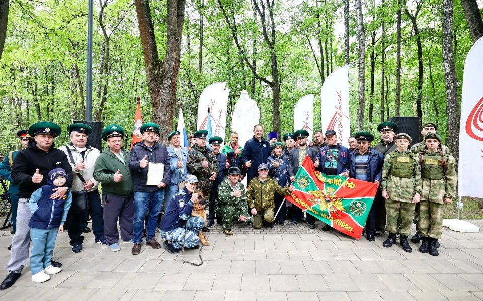 Дмитрий Волков: В нашем Городском парке поздравил с праздником красногорских пограничников – тех, кто во все времена является неприступной стеной и надежным щитом для целой страны