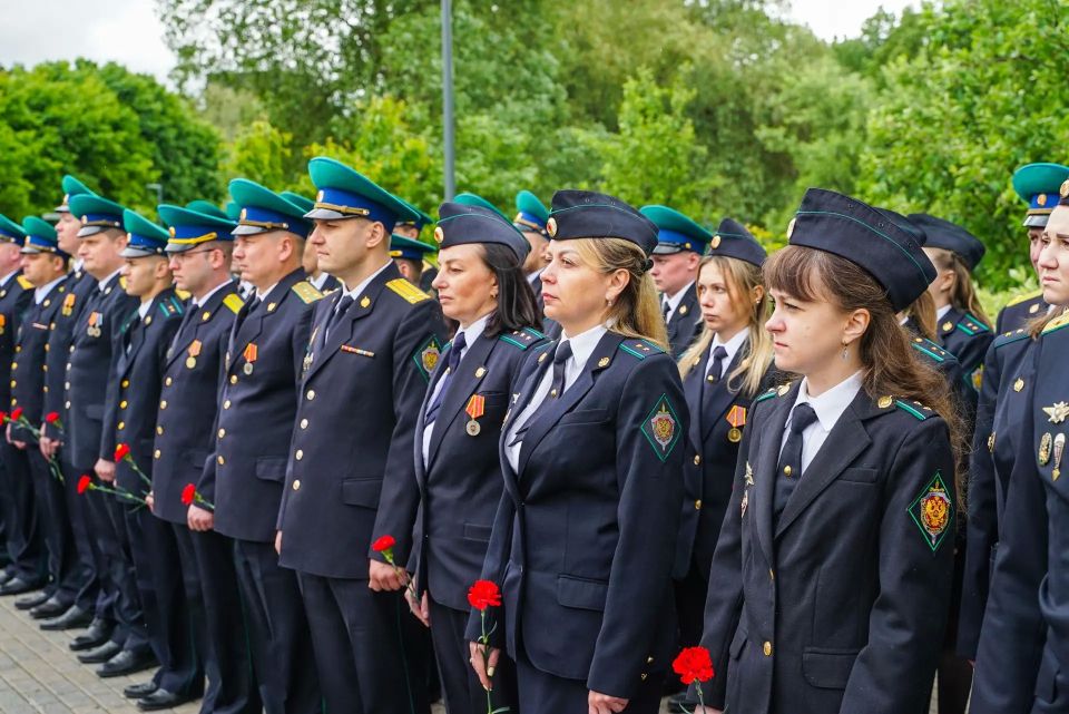 В Химках возложили цветы в честь Дня пограничника В Химках возложили цветы в честь Дня пограничника