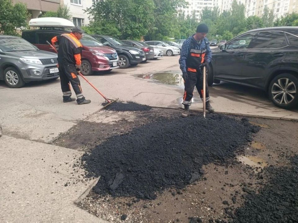 В городе продолжаются ремонтные работы по восстановлению дорожного полотна В городе продолжаются ремонтные работы по восстановлению дорожного полотна