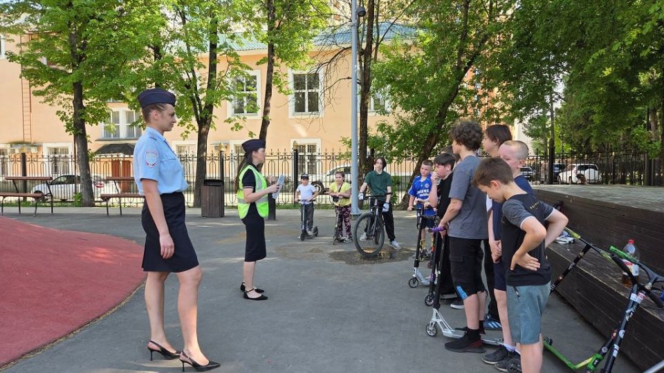 Пушкинские автоинспекторы напомнили юным горожанам о правилах безопасной езды Пушкинские автоинспекторы напомнили юным горожанам о правилах безопасной езды
