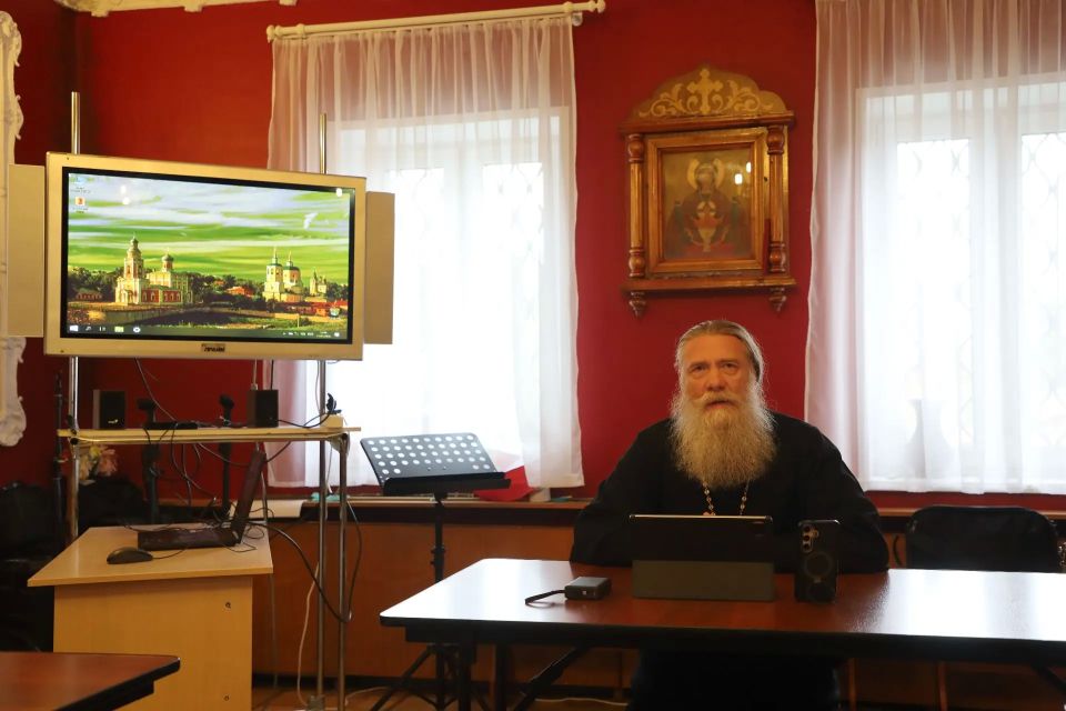 Медицинские работники продолжают знакомиться со святынями Серпухова Медицинские работники продолжают знакомиться со святынями Серпухова