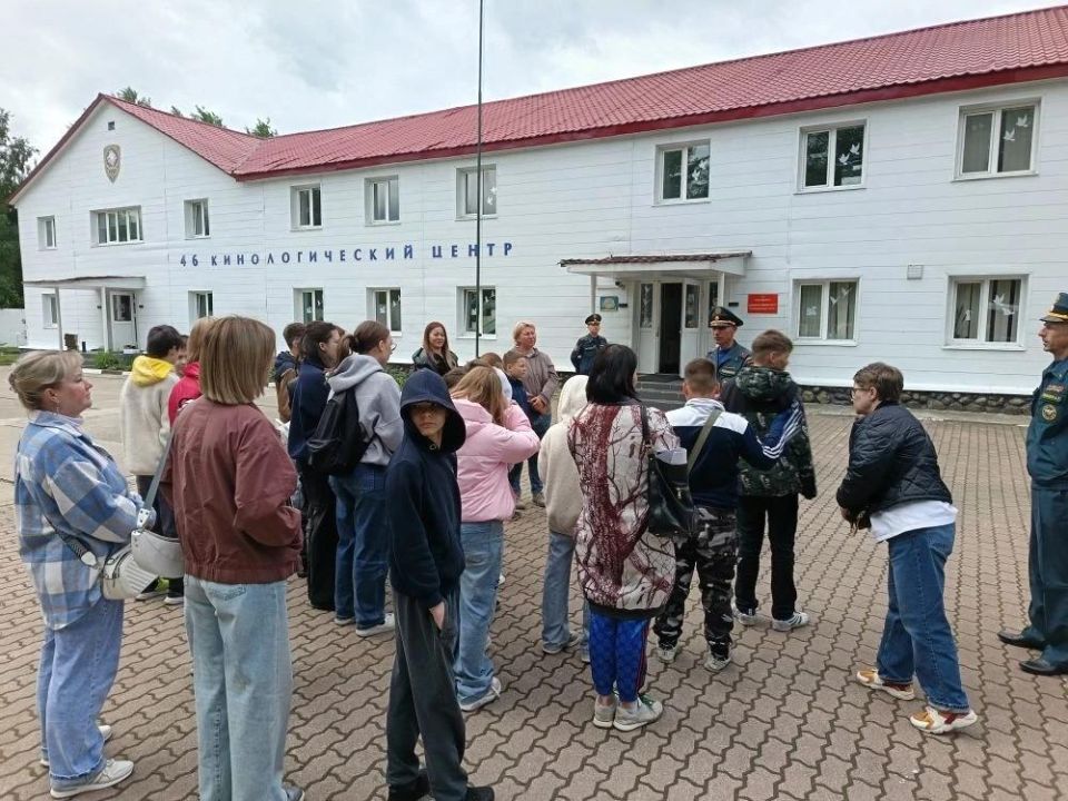 На базе Ногинского ордена Жукова спасательного центра МЧС России состоялась экскурсия для участников специальной военной операции из Богородского округа и членов их семей На базе Ногинского ордена Жукова спасательного центра МЧС России состоялась экскурсия для участников специальной военной операции из Богородского округа и членов их семей